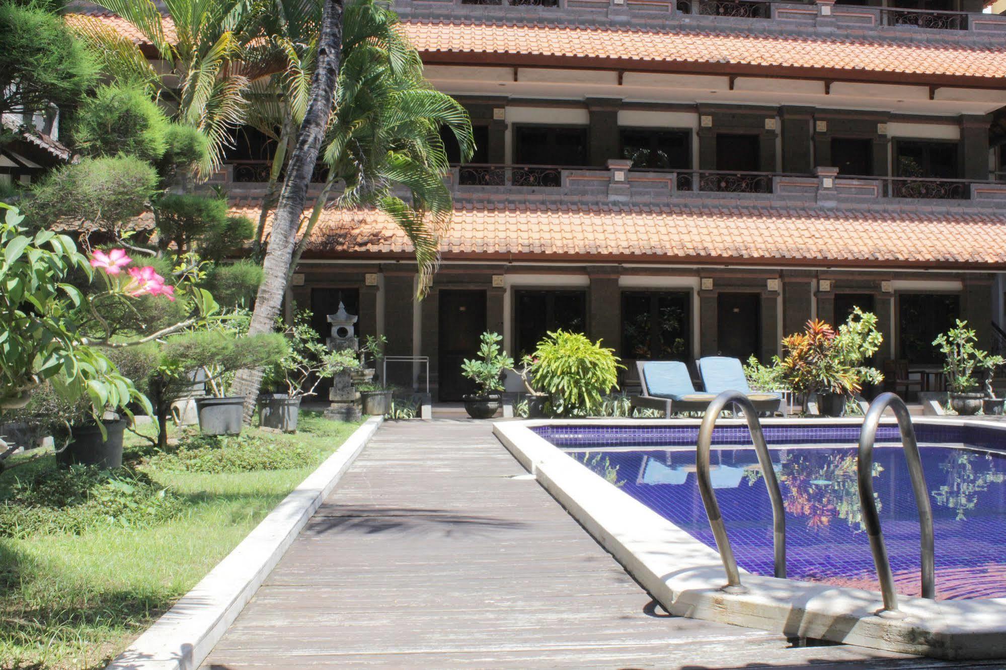 Hotel Puri Tanah Lot Kuta Lombok Exterior foto